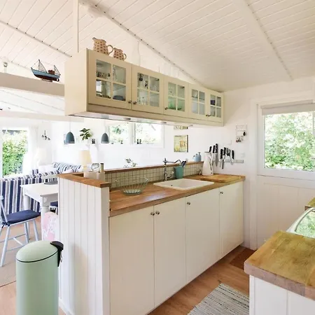 3 Bedroom Cozy In *